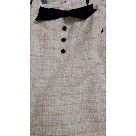 Sét váy dạ và áo khoác nhấn nơ đen