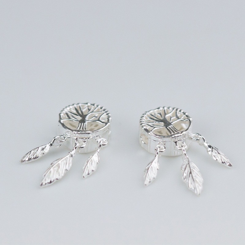 charm bạc xỏ ngang tua rua hình lá