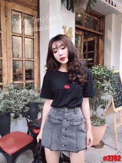 Set áo thun môi, quần giả váy
