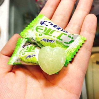 1 viên kẹo chanh muối Thái Lan