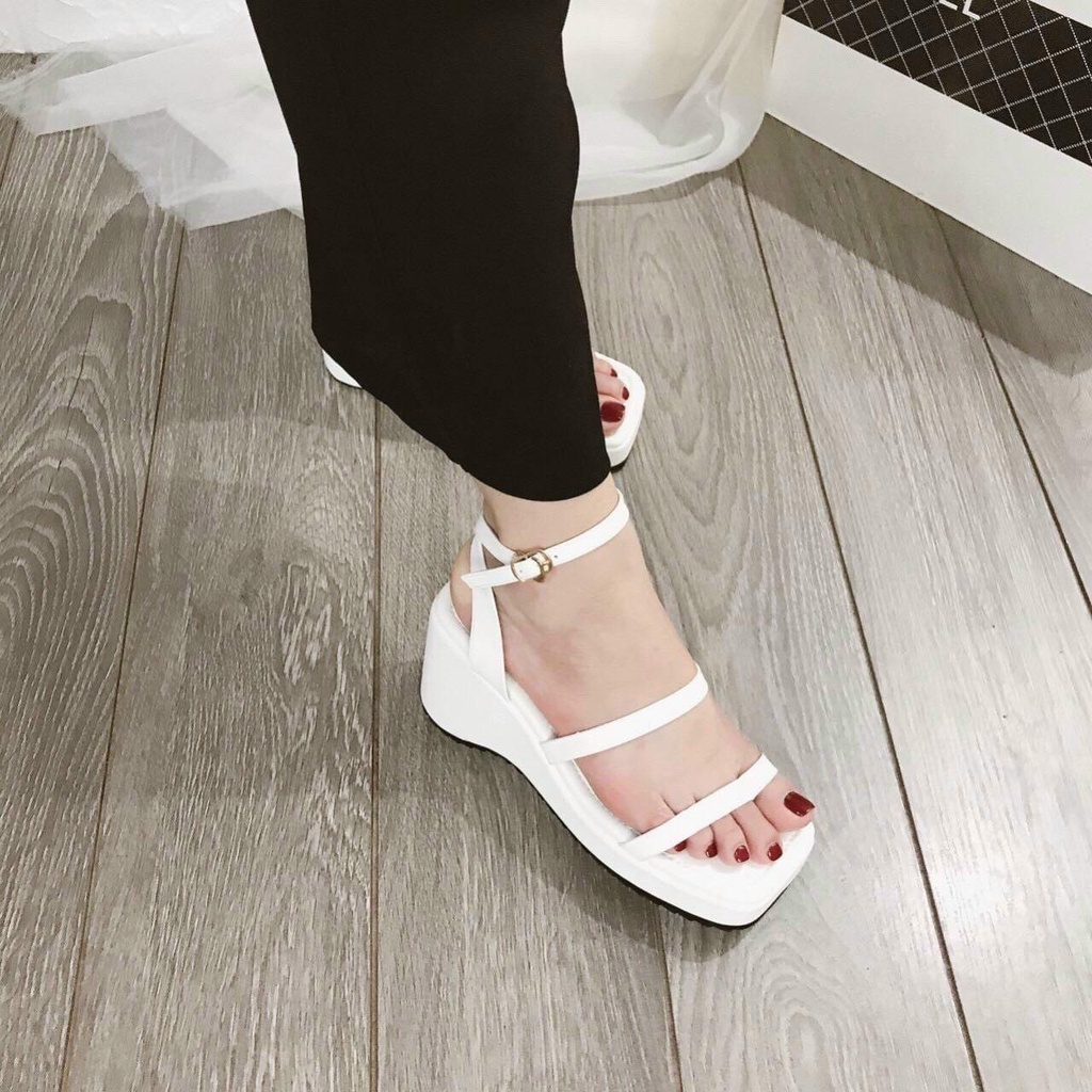 Sandal đế xuồng cao 7cm màu Trắng, 2 quay khóa khuy cài