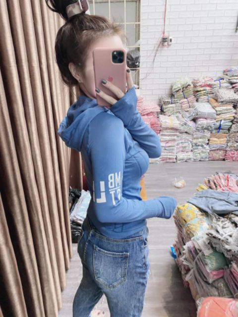 Áo khoác thể thao nữ ôm body chữ viền tay mẫu mới. Có 2 túi ngoài dây kéo. Size S M L [VT] | BigBuy360 - bigbuy360.vn