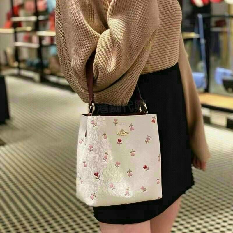 Túi C0ach Town Bucket 22 công sở thanh lịch