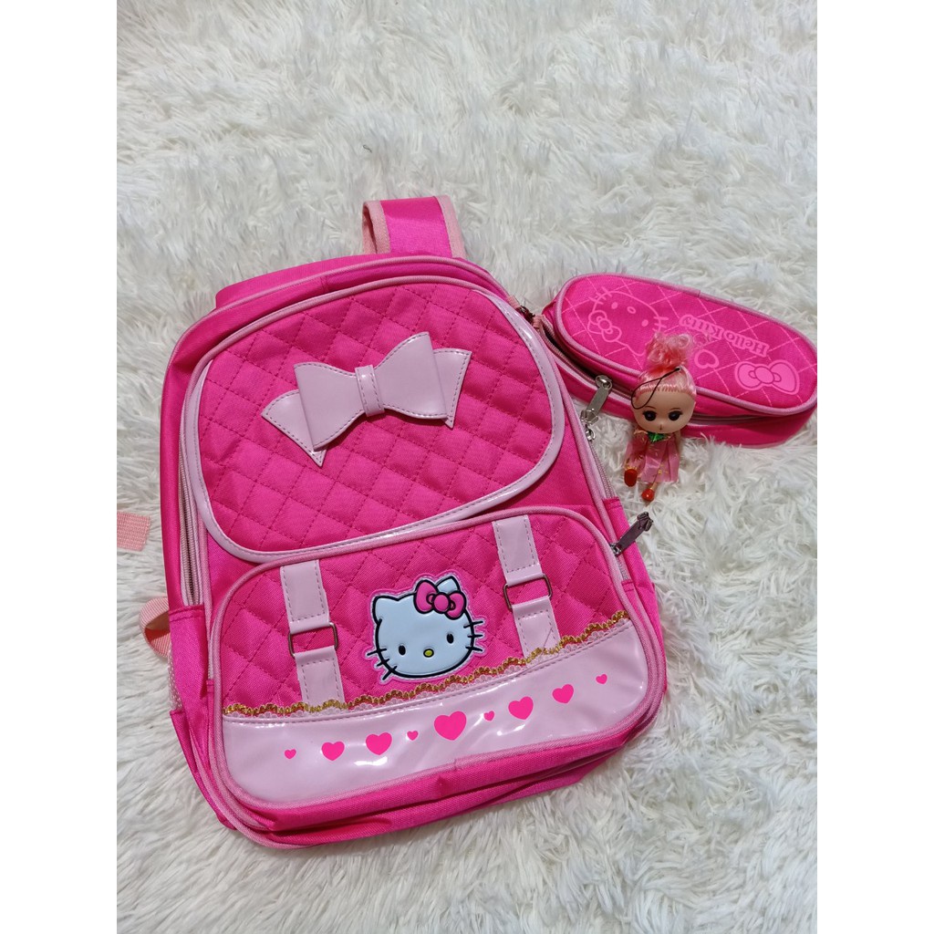 Balo Học Sinh Tiểu Học Hello Kitty Cho Bé Gái Tặng kèm Búp Bê Và Hộp Bút Chống Gù Cao Cấp (3558)