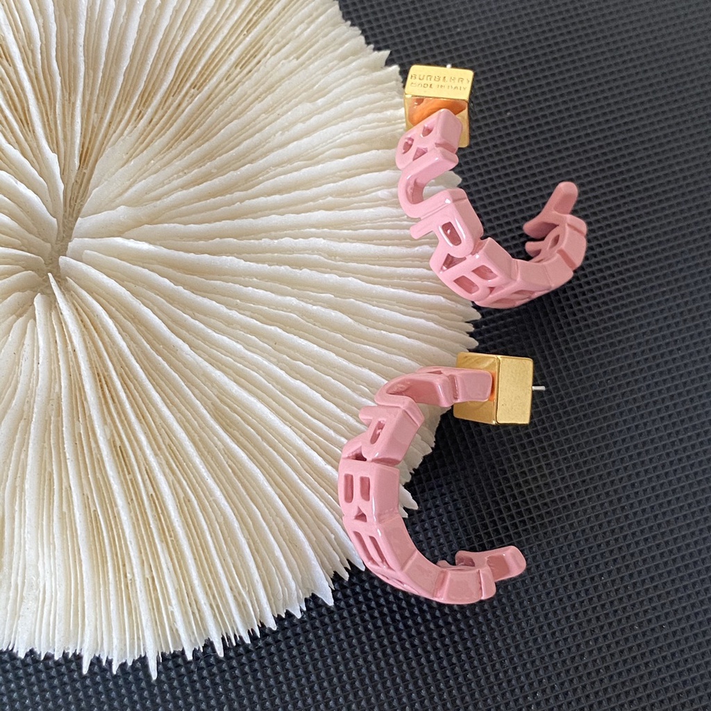 BURBERRY Bông Tai Chữ B Bằng Thép Titan Thời Trang