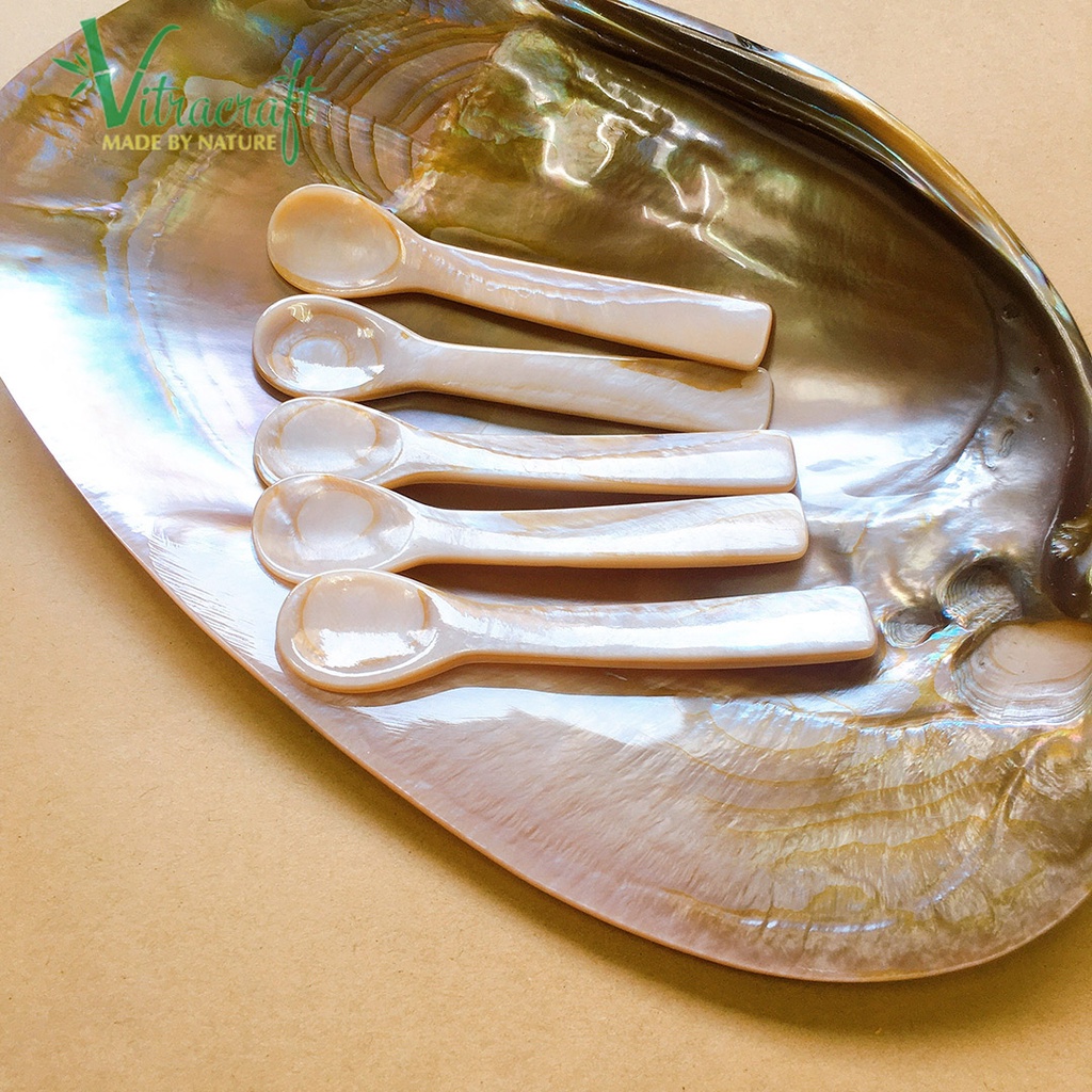Bộ thìa vỏ trai hồng mài bóng cao cấp sử dụng ăn bánh kem, sữa chua. Ngoài ra sử dụng để lấy kem dưỡng da.