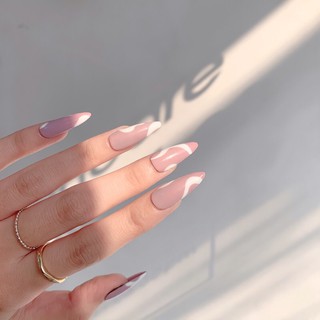 Mẫu móng gắn sẵn hoạ tiết vẽ đơn giản Lya Beauty Room