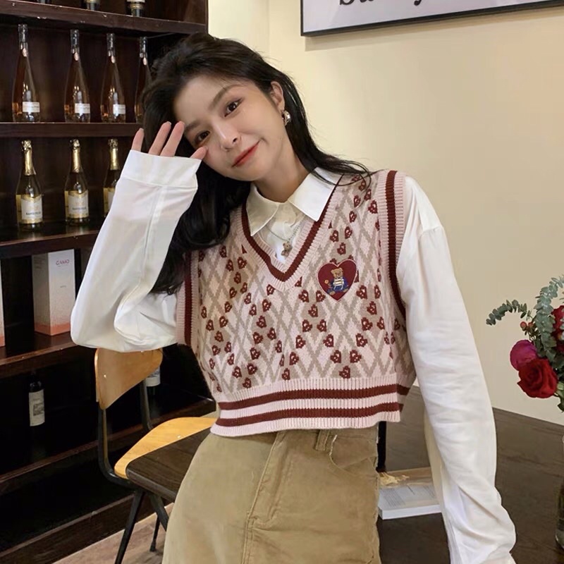 Áo gile len thêu Red Heart đáng yêu Footmade