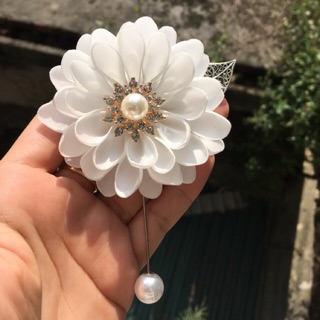 Hoa cài áo hoa thược dược trắng