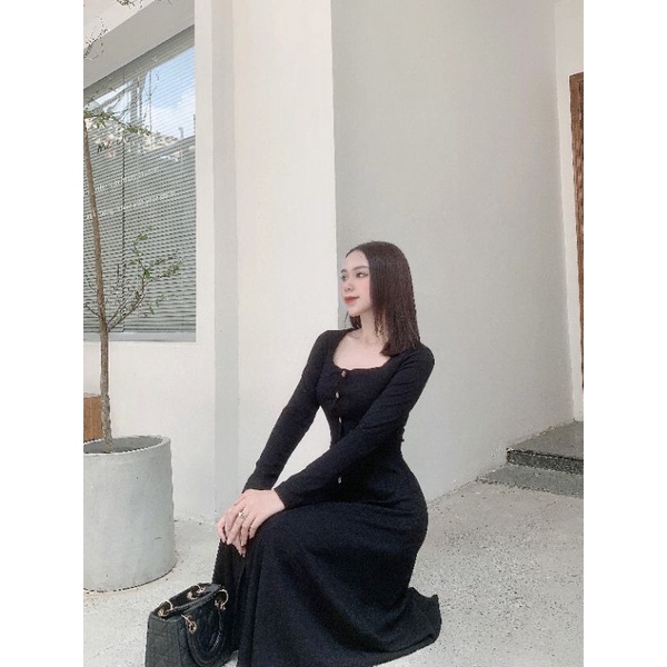 Đầm thun gân trang trí nút hoa mai_ đen