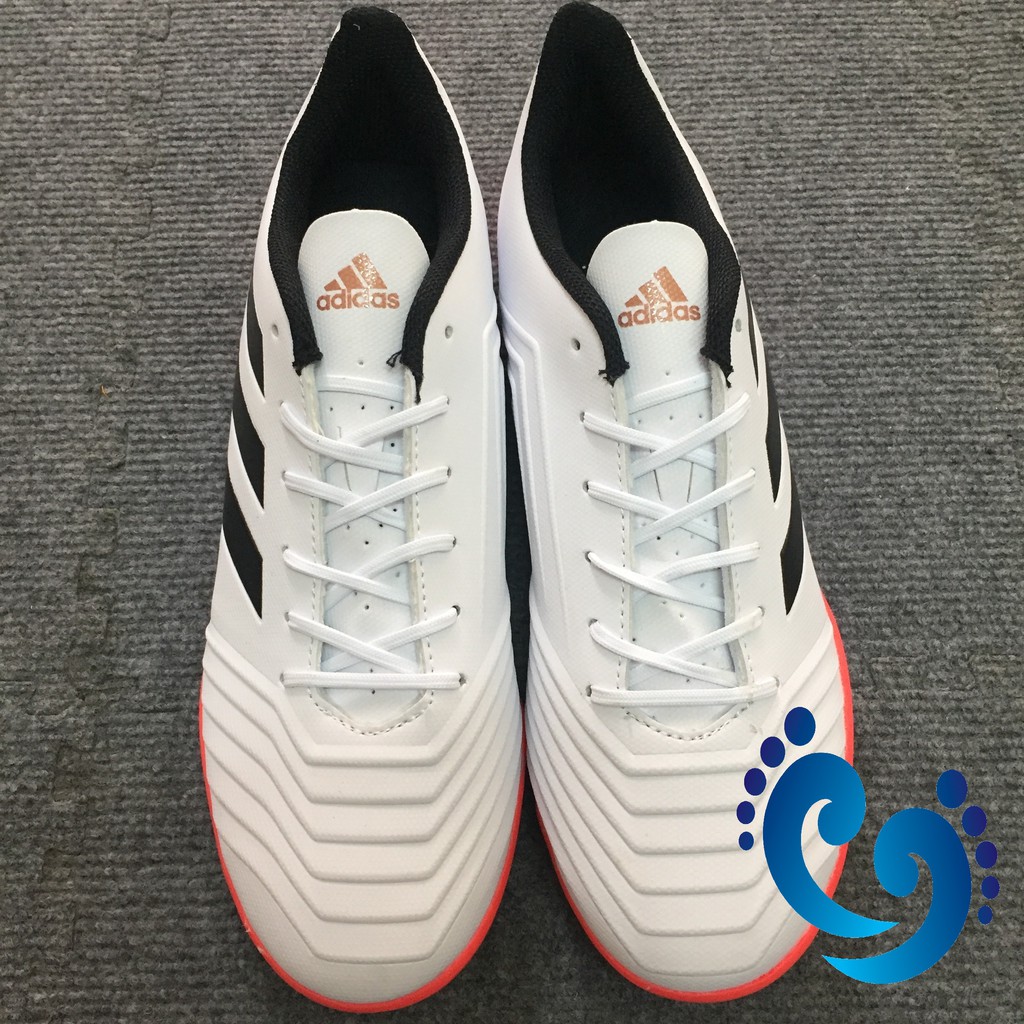 Giày đá bóng Pre18 trắng cổ thấp nhân tạo