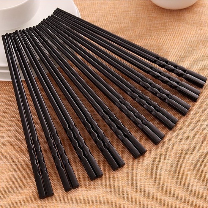 Vỉ 10 Đôi Đũa Nhựa Phíp Hà Thành Xoắn Dài 23Cm - Không Nấm Mốc,Chịu Nhiệt tốt