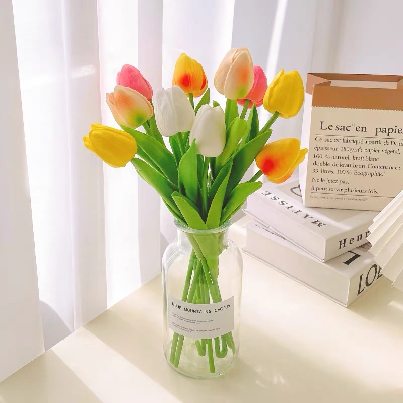 1 bình +10 bông hoa tulip