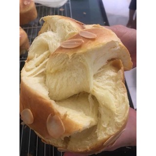 bakery bánh mì hoa cúc