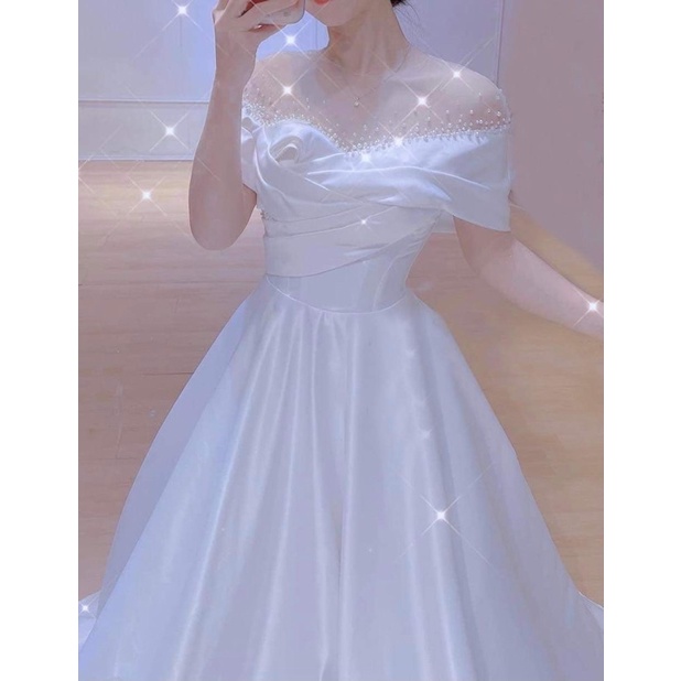 Váy cưới đi bàn