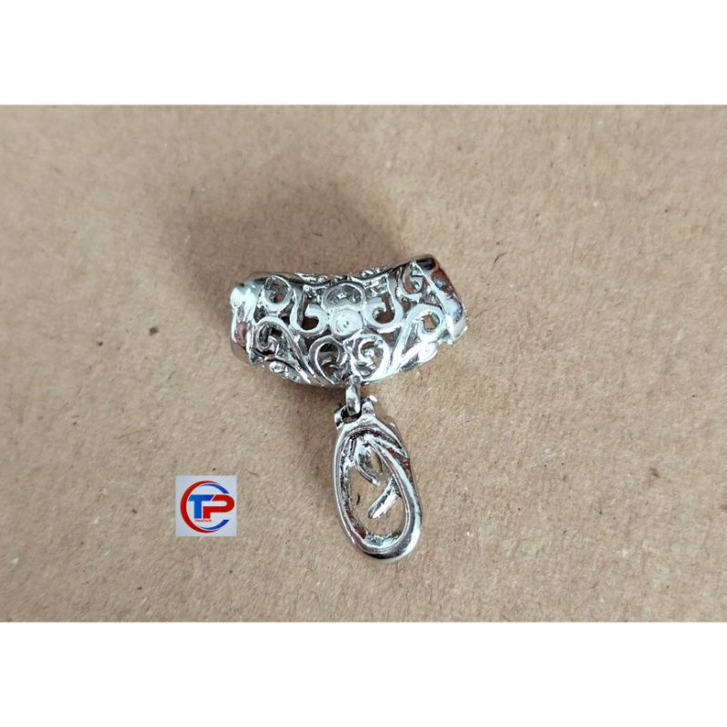 Charm ống lùa hoa văn cổ xưa có móc treo bạc thái làm vòng, mặt dây chuyền