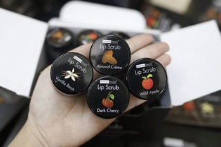 Tẩy Tế Bào Chết Môi