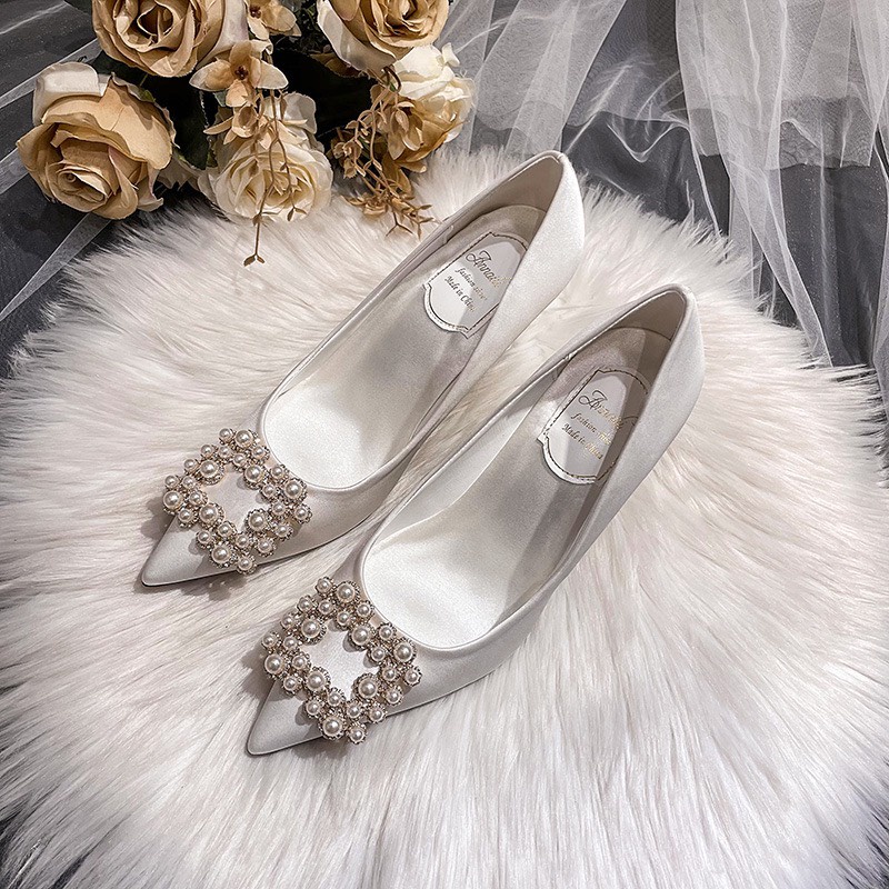 Giày cô dâu, giày cưới màu trắng đính hạt ngọc chắc chắn cao 7cm fullbox size 35 đến size 40