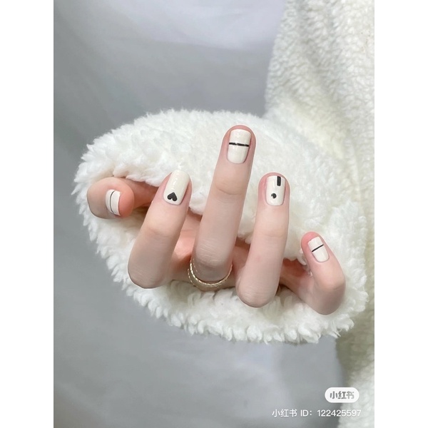 Nail box thiết kế màu trắng sữa sang chảnh nhẹ nhàng nail anhtueet