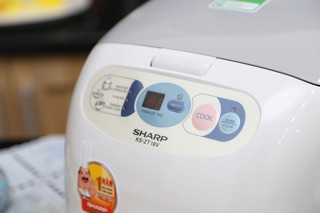 Nồi cơm điện tử Sharp KS-ZT18