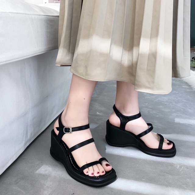 Giày sandal xỏ ngón đế đúc cao gót SD01