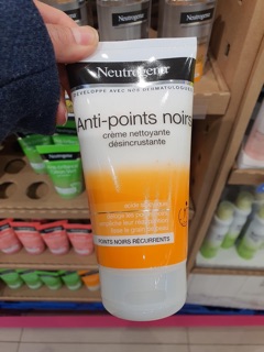Sữa rửa mặt Neutrogena