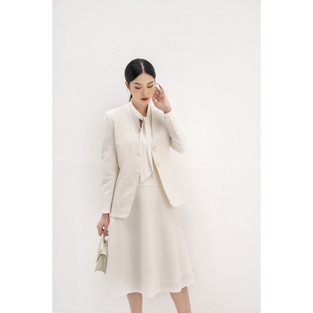 Áo blazer nữ tay dài dáng ngắn Eva de Eva 21ABLE022T