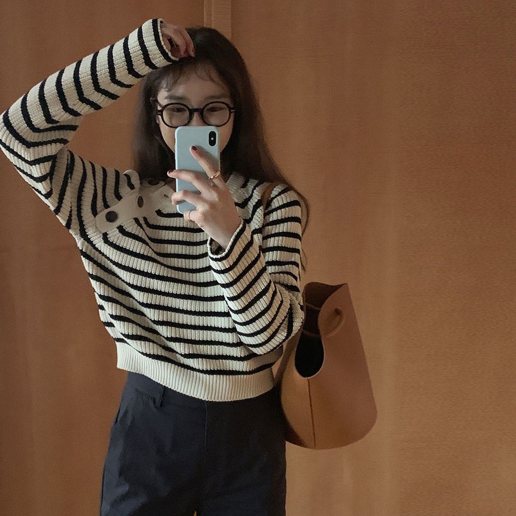 Áo len dài tay hoạt tiết kẻ sọc cho nữ