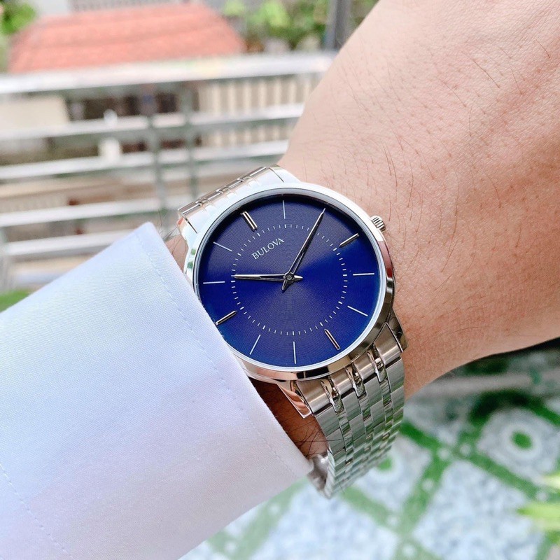 Đồng hồ nam B u l o v a  với kiểu dáng mặt đồng hồ to tròn phong cách nam tính,