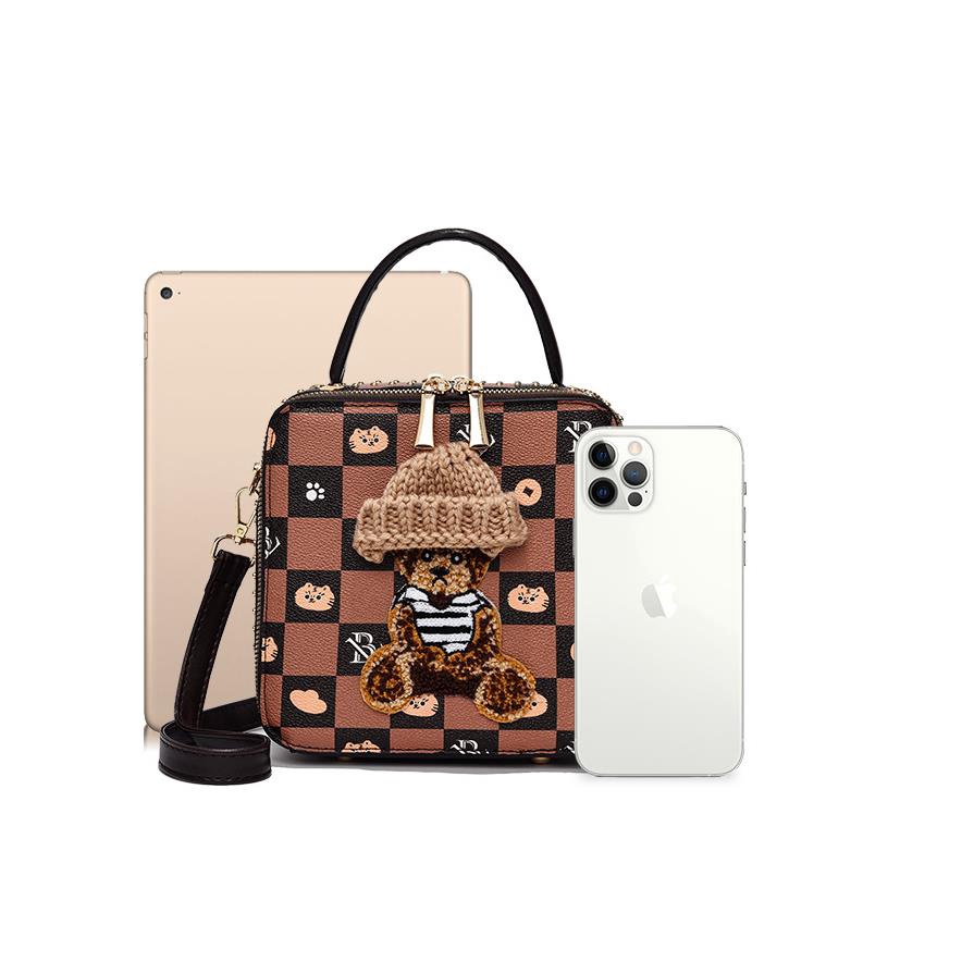 Túi Đeo Chéo Hình Vuông Nhỏ Họa Tiết Gấu Hoạt Hình Màu Tương Phản Thời Trang 2022 Cho Nữ