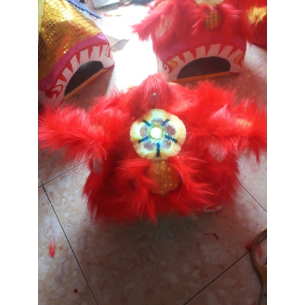 Đầu lân sư tử có pin đèn nháy sáng ở mắt có sẵn lưỡi và đuôi