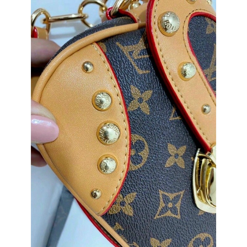 Túi Lv viền đinh