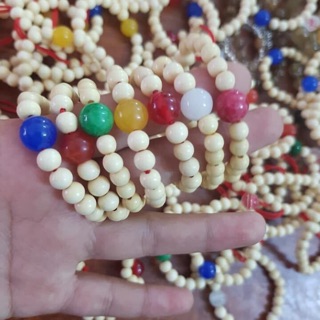 Vòng dâu tằm đá mệnh cho bé