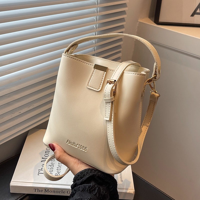 Túi IELGY đeo một bên vai phong cách retro dễ phối đồ thời trang cho nữ