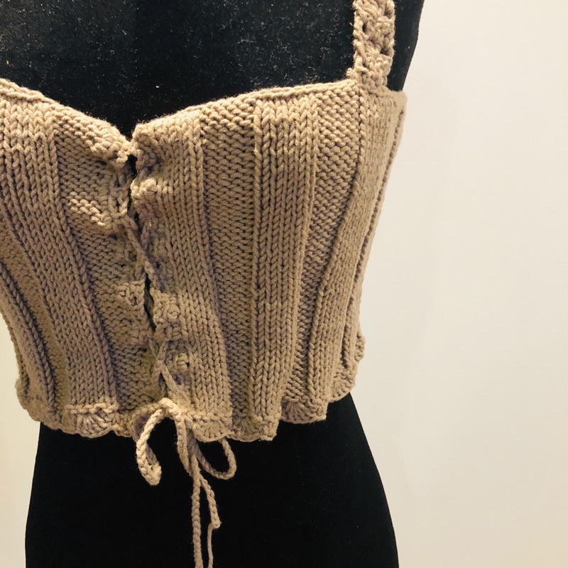 Áo croptop áo 2 dây thắt nơ len móc màu nâu tây