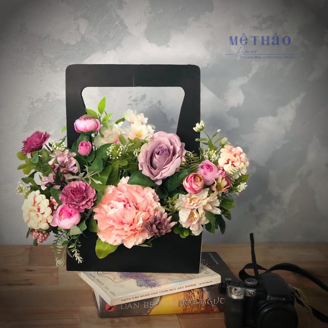 (Ảnh shop chụp) Hộp Hoa Hồng Giả Nhân Tạo Chất Liệu Lụa Cao Cấp Của Mê Thảo Flower