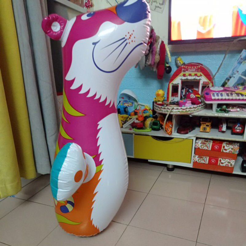 lật đật bơm hơi