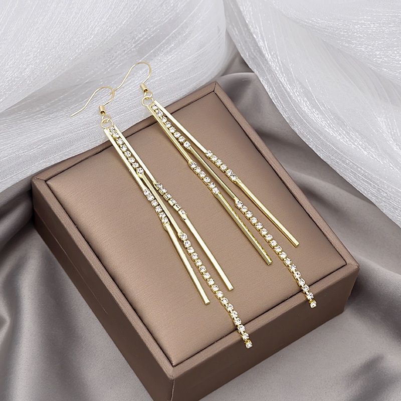 Bông Tai Dài Đính Đá Sang Trọng Dành Cho Nữ