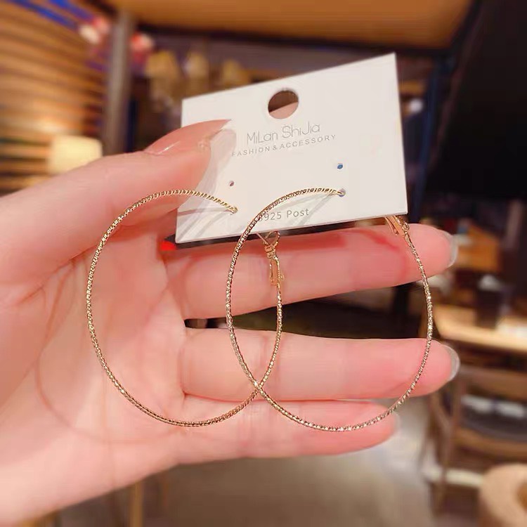 Khuyên tai tròn bông tai khoen tròn 6cm màu vàng bắt sáng BT20