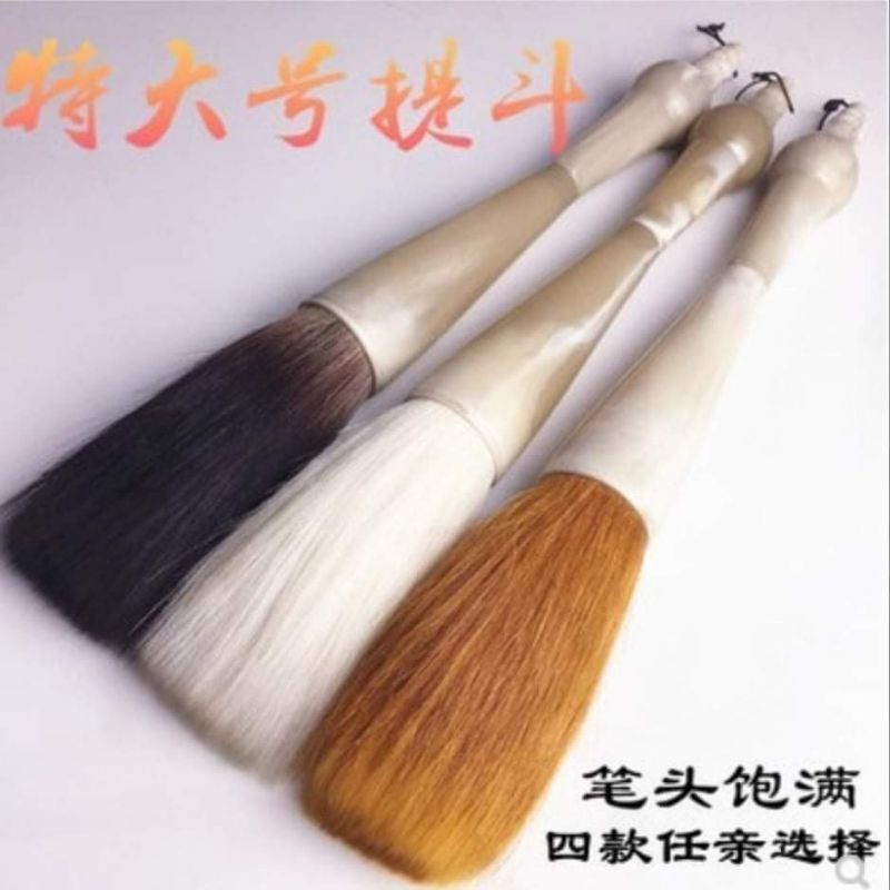 Bút lông đại tự.Bút cỡ lớn dùng để viết đại tự, viết câu đối...Xuất phong 8cmKhẩu kính 2,5cm
