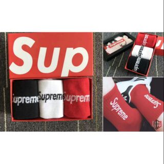 Hộp tất cao cổ Supreme