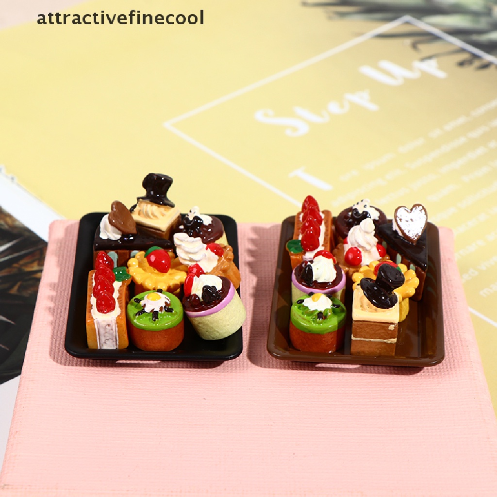 Set 8 Bánh Kem + 1 / 12 Trang Trí Nhà Búp Bê