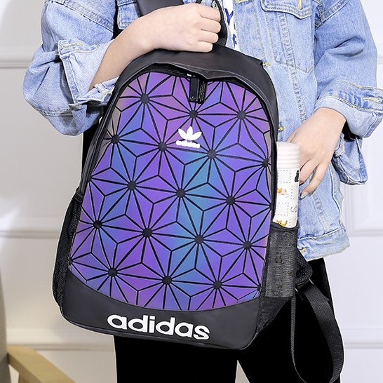 Ba lô phản quang 3D Trefoil thiết kế đẹp mắt và sang chảnh with 2 side pockets