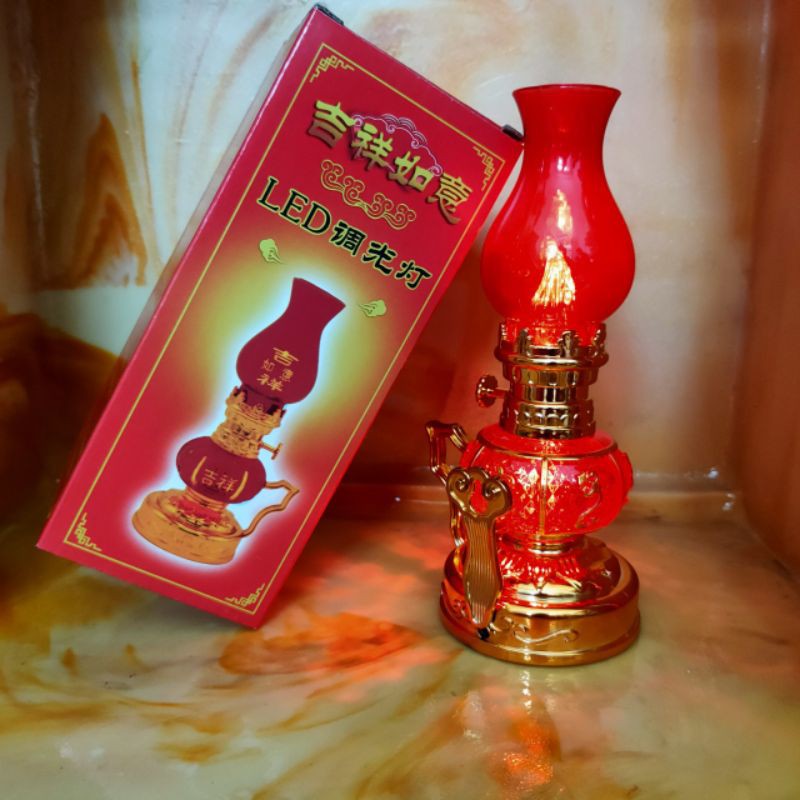 Đèn dầu bàn thờ