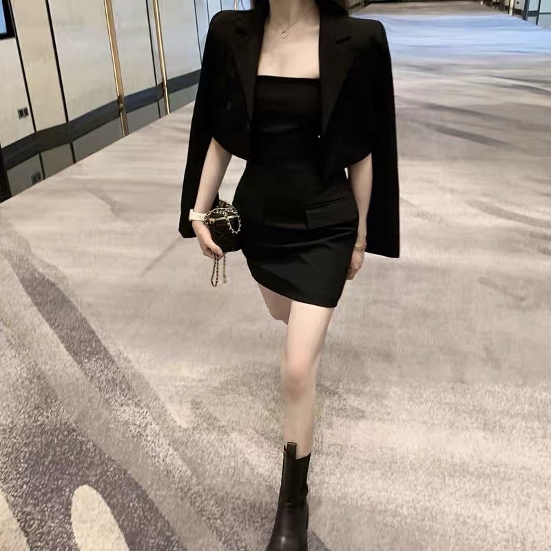 Set áo khoác ngắn croptop mix váy ống cup ngực phong cách cá tính