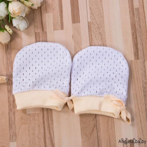Đôi găng tay mềm mại chống trầy xước dành cho trẻ sơ sinh