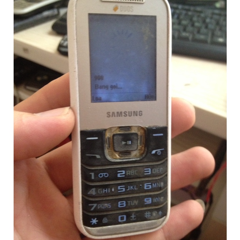 Xác SAMSUNG E1232B k pin,lên màn hơi phản quang,phím bấm ok,gắn sjm có sóng, nhưng gọi k thấy gì,bán xác ae lấy đồ