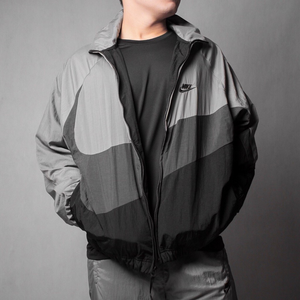 ÁO KHOÁC NAM NIKE SPORTWEAR SWOOSH WOVEN JACKET - XÁM PHỐI ĐEN