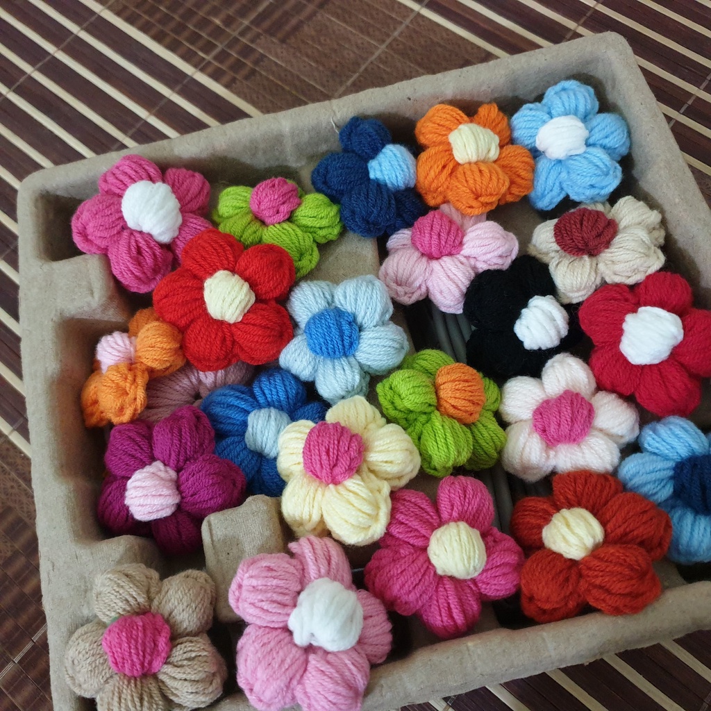 Ghim cài/Pin cài trang trí hình bông hoa bằng len handmade
