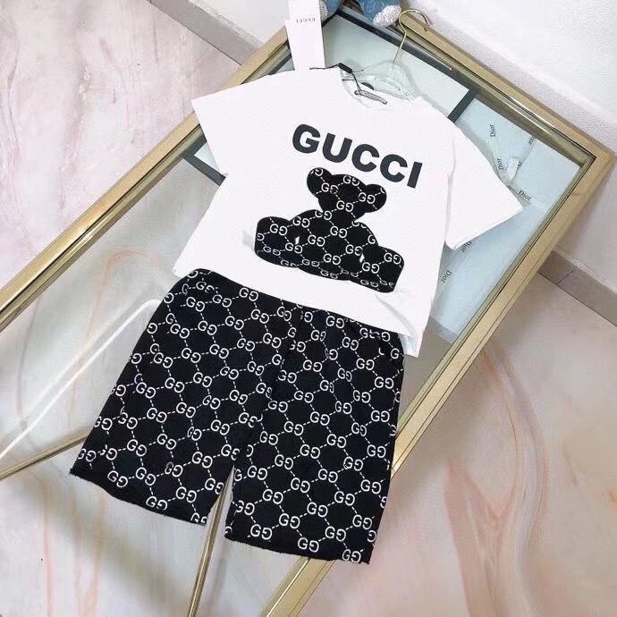 Set Áo Thun Ngắn Tay In Chữ + Quần Short Đáng Yêu Cho Bé